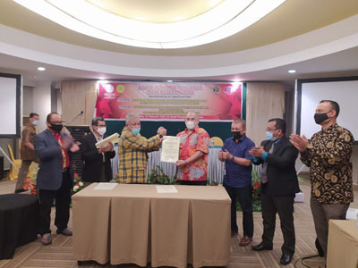  Jalin Kerjasama, AAI dan PWI Riau Teken MoU Bantuan Hukum